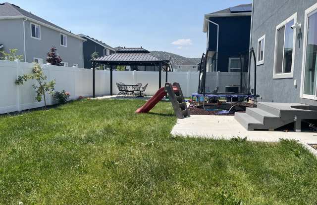 4592 Rustic Ranch Way