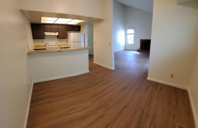 2Bed 1bath Iron Horse Village Great Location