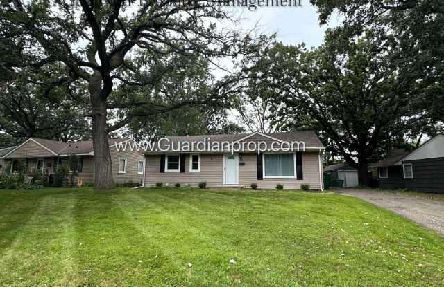 Photo of St Louis Park Single Family Home, Fenced In Yard, 1 Car Garage, Dishwasher, Hardwood Floors.