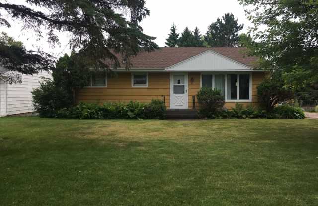 Great Home W/Detached Garage, Close to Campus!