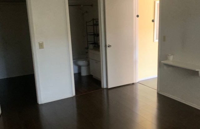 1 Bedroom 1 Bath In Central Las Vegas - 575 South Royal Crest Circle, Paradise, NV 89169