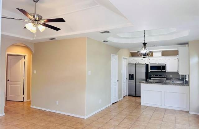 1913 W Western Drive unit: 4