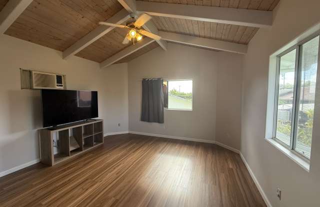 879 Waianuenue Avenue