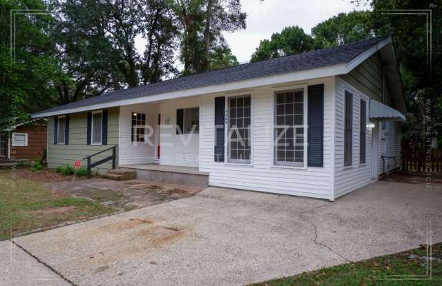 Beautiful 4 Bedroom/2 Bathroom House in Mobile! - 5409 Forest Park Drive, Mobile, AL 36618