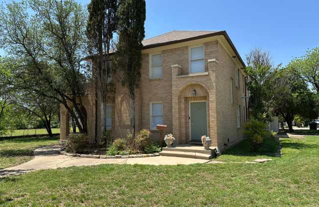 736 Mulberry