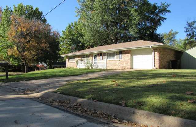 1701 Kenmar Road - 1701 Kenmar Drive, Manhattan, KS 66502