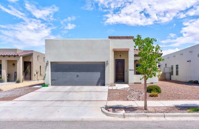 Stunning 3-Bed, 2-Bath Home with Modern Finishes  Prime Location!