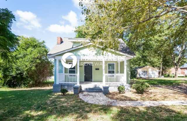 Photo of 2620 Midland Avenue