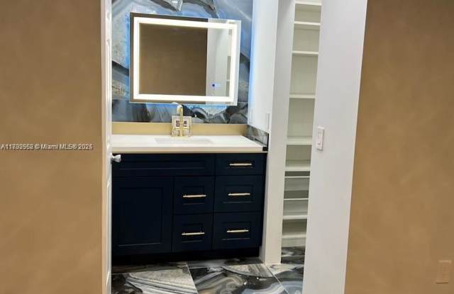 2845 ne 185th street