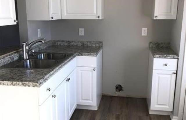 1920 W Lakeview Boulevard