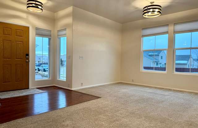 Beautifully Adorable Townhome!