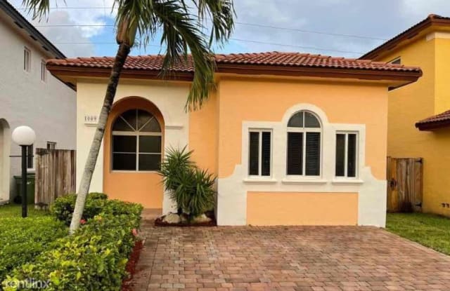 1009 NE 41 Ter - 1009 Northeast 41 Terrace, Homestead, FL 33033