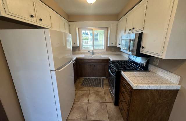 1036 Del Mar Ave - E