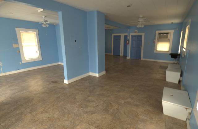 500 W Hildebrand Ave