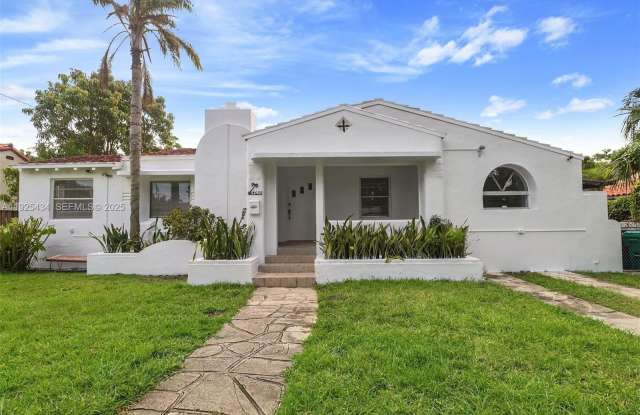 Photo of 4630 SW 13th Ter