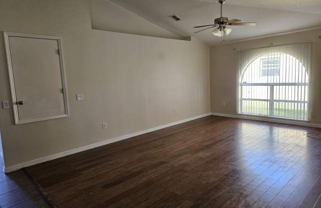 2014 Snapdragon Drive NW