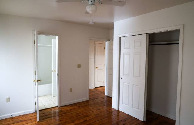 Lovely 4Br 2Bath with In-Unit Washer/Dryer