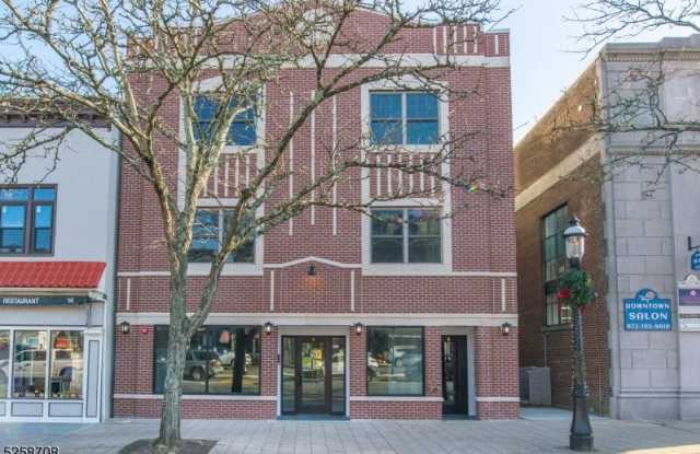 16 Waverly Pl
