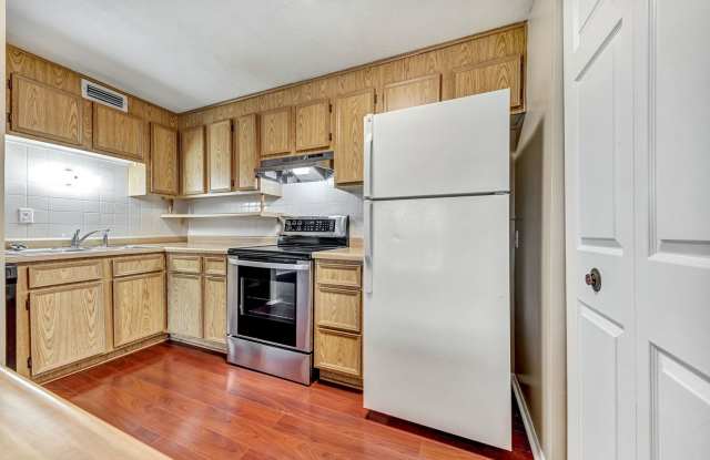 Tranquil Two-Bedroom Condo: Park Setting, Prime Location, Modern Comforts! photos photos