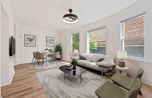 Photo of 2026 E Kenilworth Pl