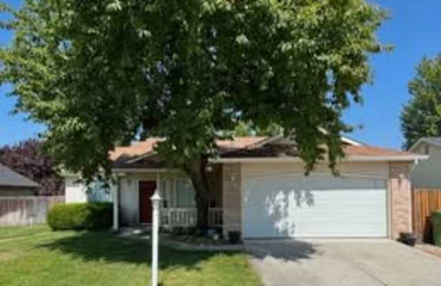 2200 East Grapewood Drive