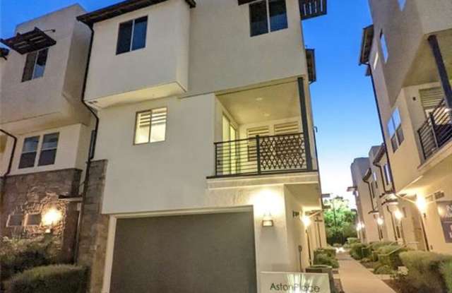 Photo of 19537 Astor Place