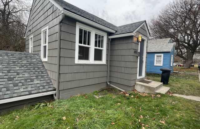 Can't beat the location for this 1 Bedroom, 1 bathroom duplex!