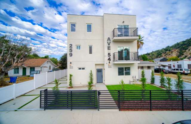 257 1/4 South Avenue 54