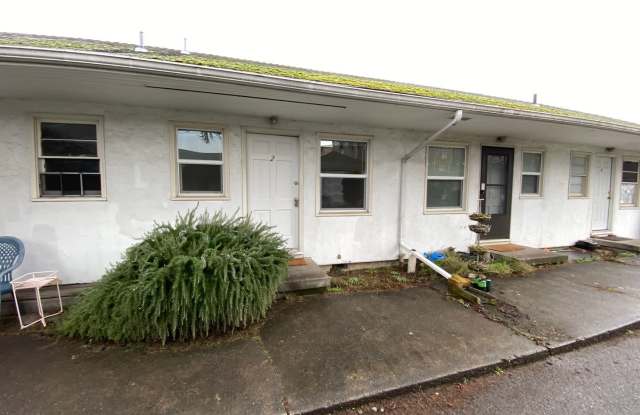 Quaint Studio in Central NE Location with Natural Light - 6939 Northeast Grand Avenue, Portland, OR 97211