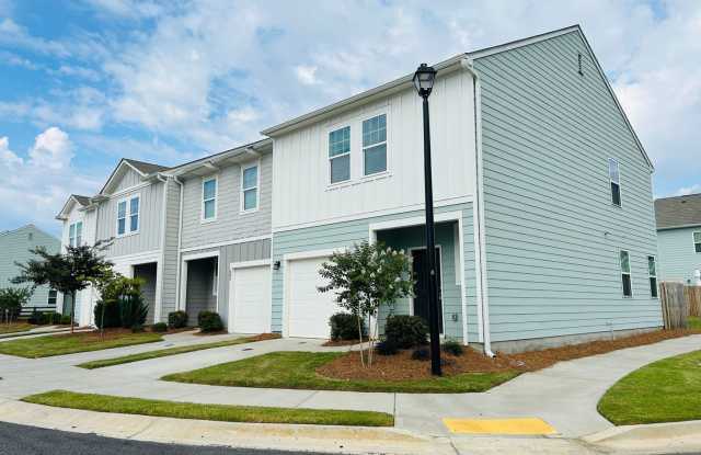 ***MOVE IN SPECIAL -$500 OF FIRST 2 MONTHS RENT WITH A JANUARY 31ST OR SOONER MOVE IN DATE***Welcome home! Beautiful 3 bedroom, 2.5 bathroom townhome located in Cartersville! Must see!
