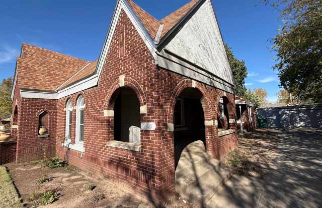 Charming  Spacious 1-Bedroom Duplex in Oklahoma City!