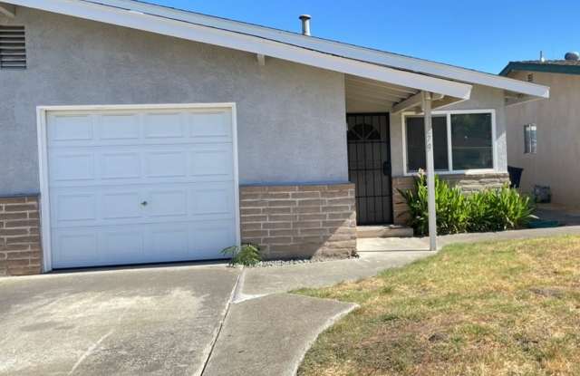 Photo of 2 Bedroom, 1 Bath with Garage near Hospital.