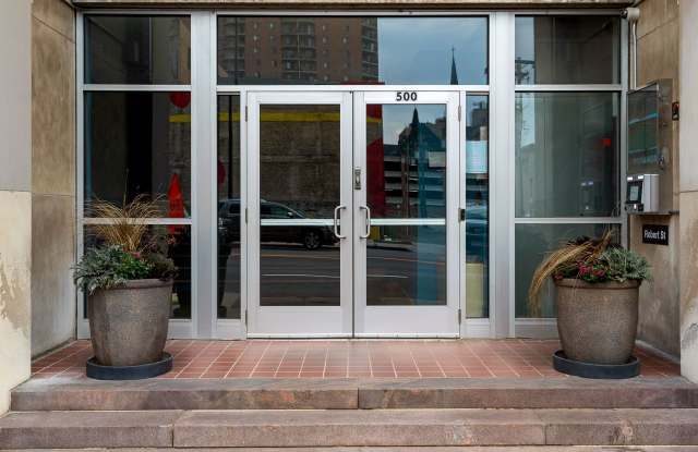 500 Robert Street North