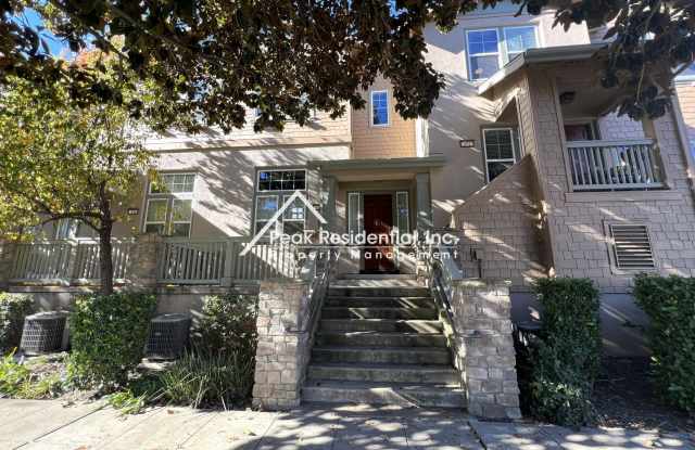 Wonderful 3bd/2.5ba Townhome-Great Location!