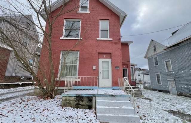 606 Court St