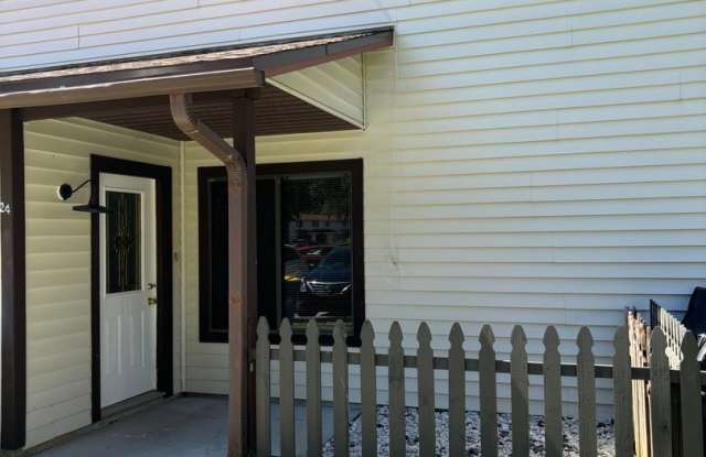 TOWNHOME AVAILABLE - SMALL PETS OK