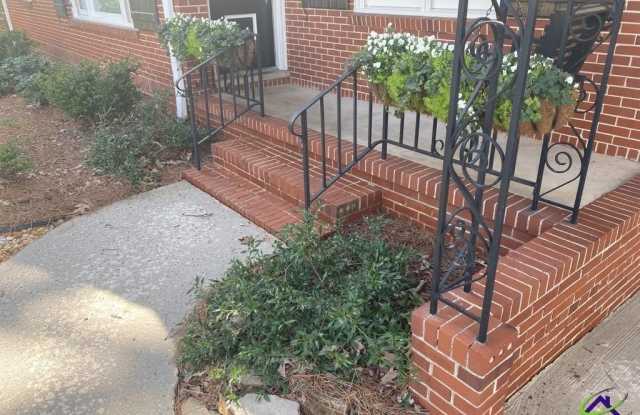 2740 Northwoods Drive