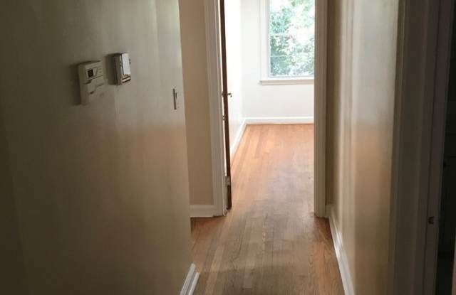 1933 Kilburn Drive Northeast