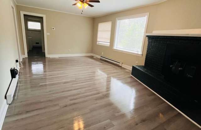three bedroom duplex with ALL utilities included
