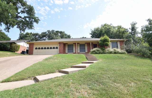 3911 Trailwood Dr