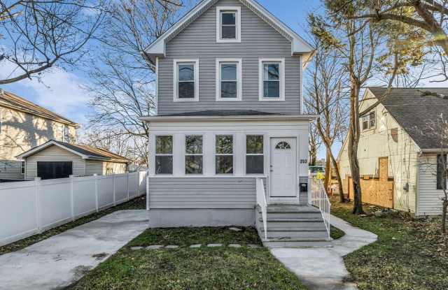 Photo of 253 S Pearl Street S unit: B