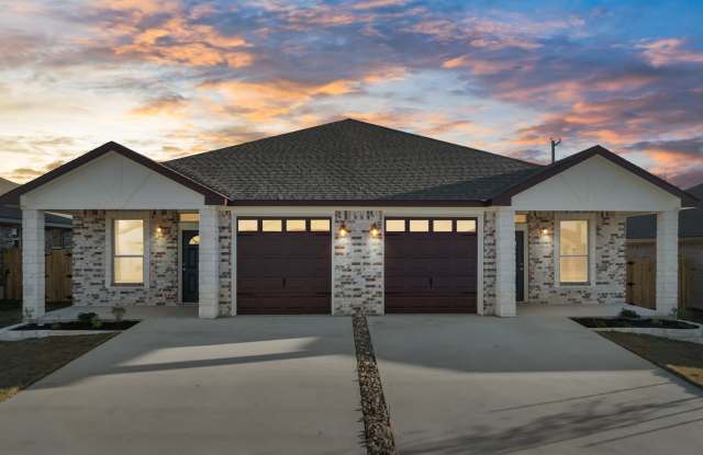 5204 Rose Garden Loop - 1