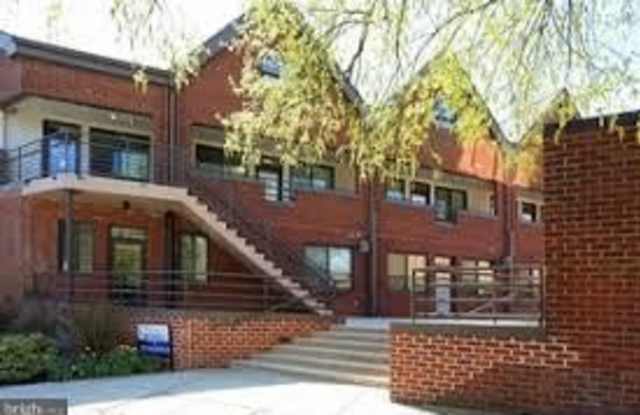 4400 MACARTHUR Boulevard NW unit: 303