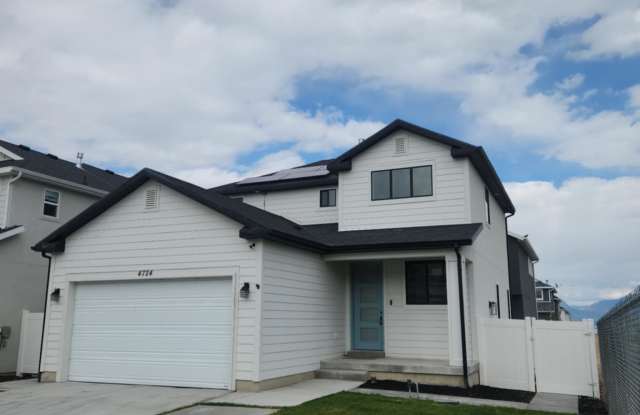 4724 East Lake Corner Drive