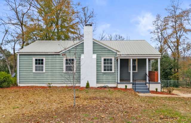 Charming Circlewood Cottage Available NOW!