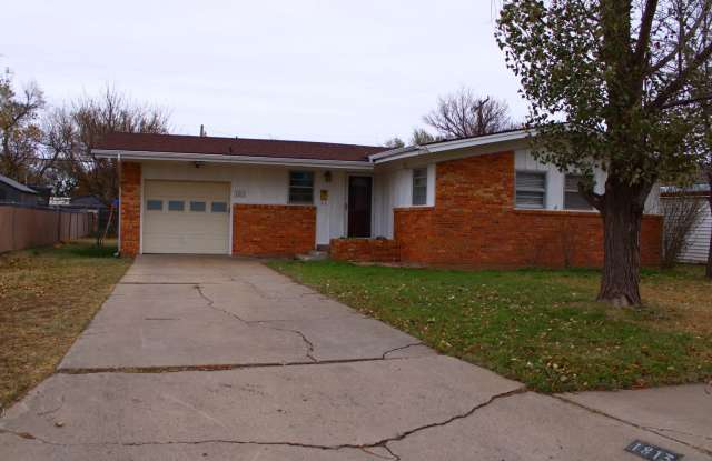 Photo of Located in Avondale 3bedrooms 2bathrooms 1 car garage