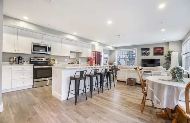 Photo of 245 Bussey St.