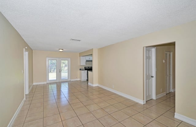 318 SW 78 Terrace - 318 SW 78 Ter, North Lauderdale, FL 33068