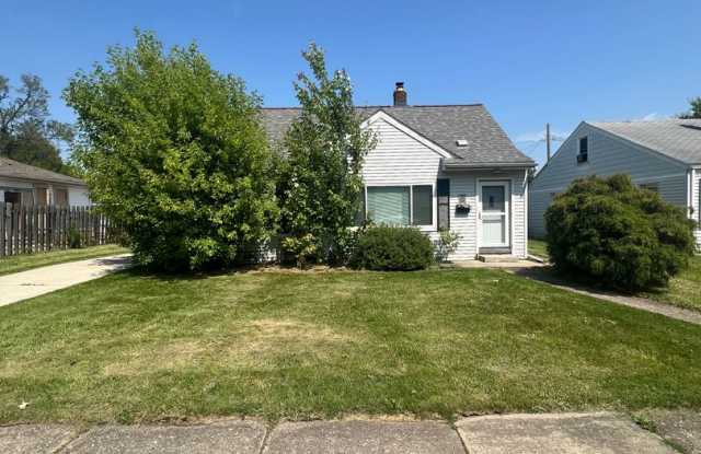 23078 Rosalind Ave, Eastpointe, MI 48021