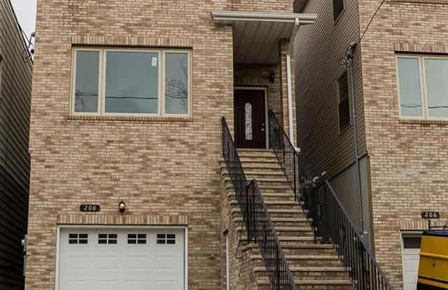 208 SEAVIEW AVE - 208 Seaview Ave, Jersey City, NJ 07305